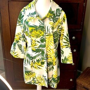 Eden Court SZ L cotton jacket. Green tropical print w/flair sleeves mid length.